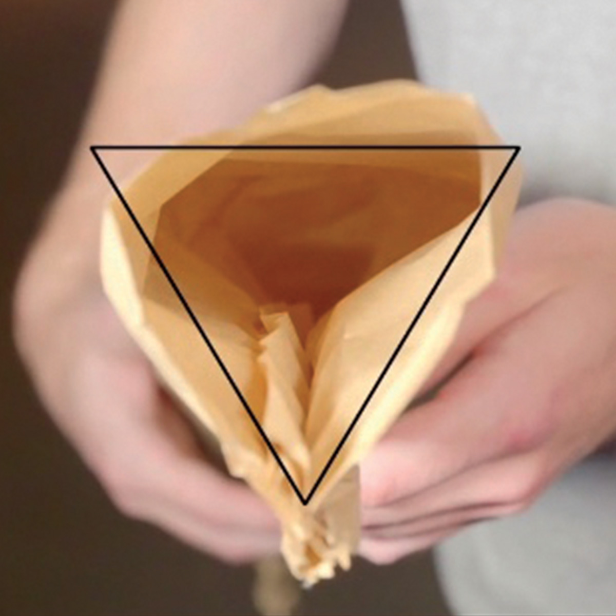 Papier w kształcie trójkąta z konwertera FillPak Trident