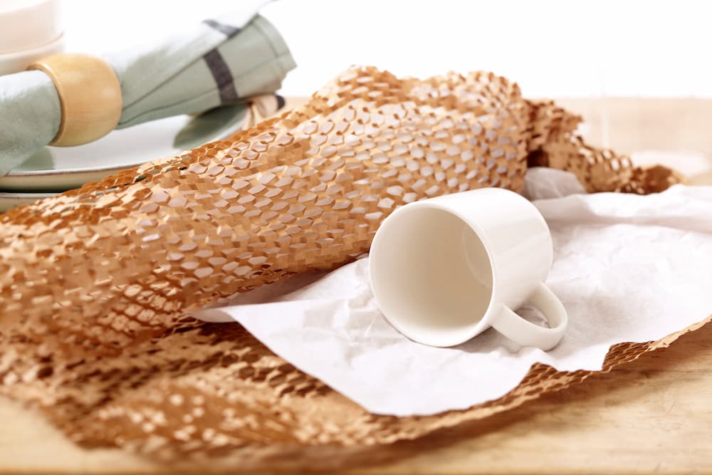Pakowanie ekologiczne w papier o strukturze plastra miodu